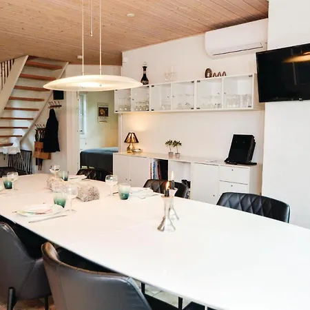 Four-bedroom Holiday In 펜션