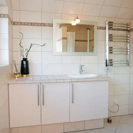 Four-bedroom Holiday In בית נופש בלבאנד