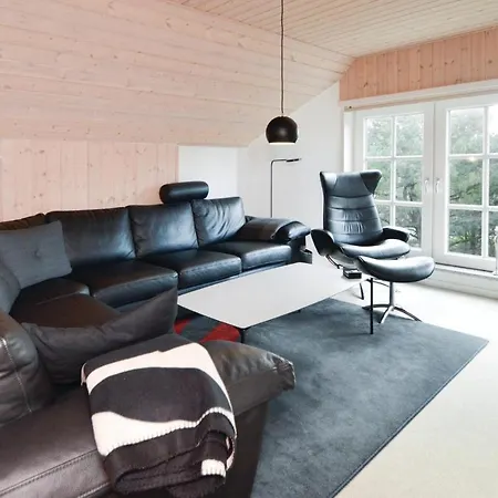 Four-bedroom Holiday In Blåvand