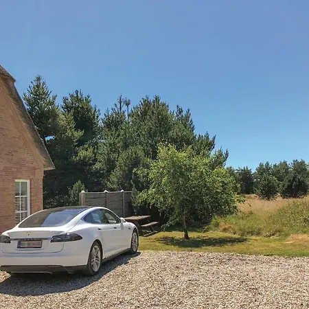 Four-bedroom Holiday In 펜션 *