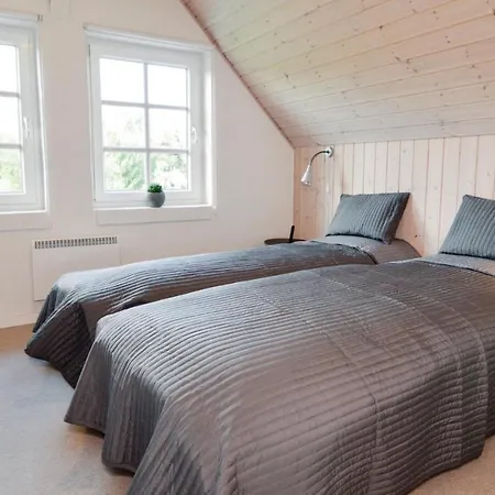 Four-bedroom Holiday In 펜션